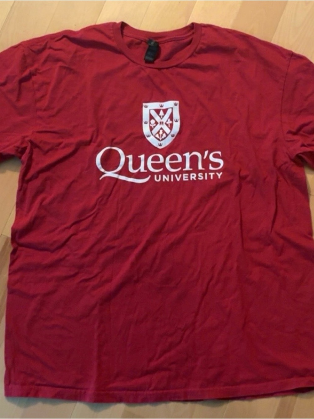 Gildan Men's Queen's University Red Logo Tee